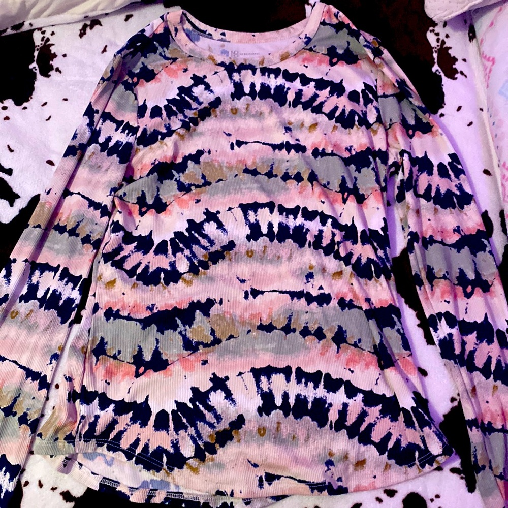 Tie dye shirt!!😊